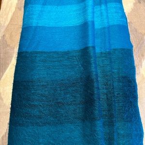 Alpaca Blanket 40 x 32 inc-NEW! Soft and Beautiful from Ecuador